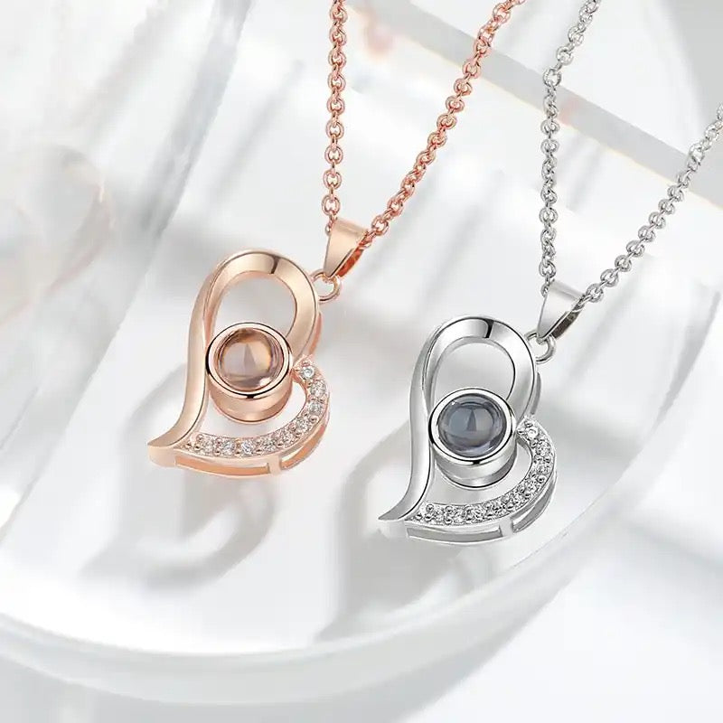 HotRose Conjunto con collar “te amo el 100 idiomas” en caja de rosa ascendente - [PROMOCIÓN DISPONIBLE SOLO HOY]