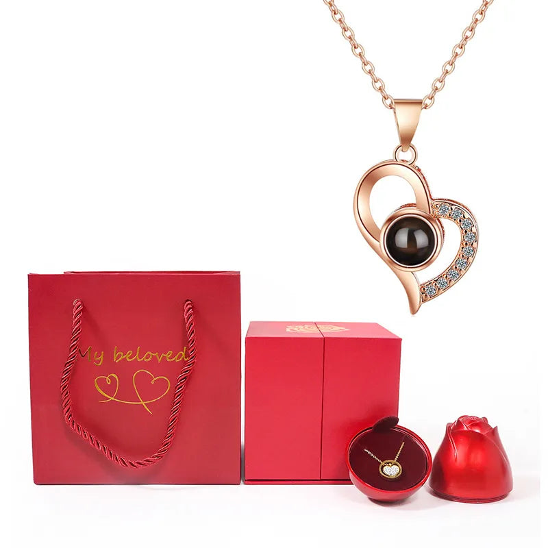 HotRose Conjunto con collar “te amo el 100 idiomas” en caja de rosa ascendente - [PROMOCIÓN DISPONIBLE SOLO HOY]