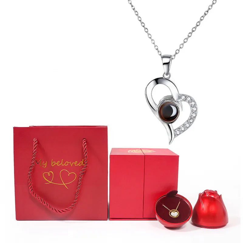 HotRose Conjunto con collar “te amo el 100 idiomas” en caja de rosa ascendente - [PROMOCIÓN DISPONIBLE SOLO HOY]